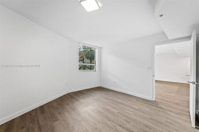 Building Photo - 1500 Bay Rd