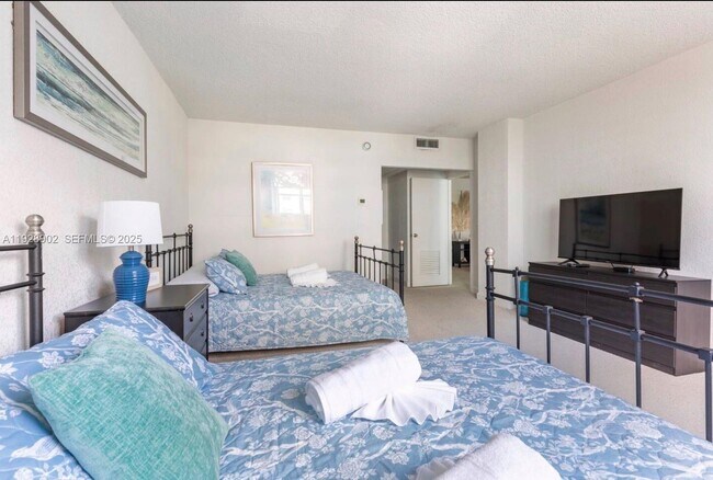 Building Photo - 4001 S Ocean Dr