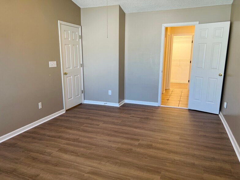 Building Photo - 205 Wellisford Ct