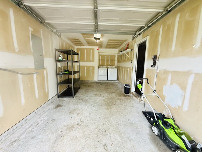 Building Photo - 16 Ristona Dr