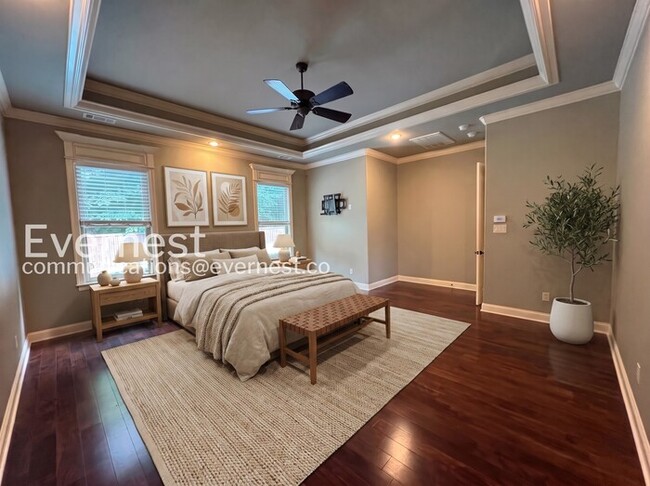 Building Photo - Welcome to this elegant 4-bedroom, 5-bathroom home in desirable Hurricane Lake Estates with Pool ...