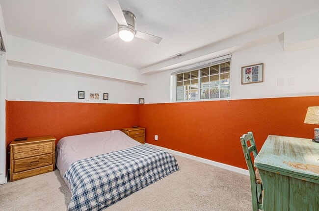 Building Photo - Cozy 2-bed townhome w/ laundry and communi...