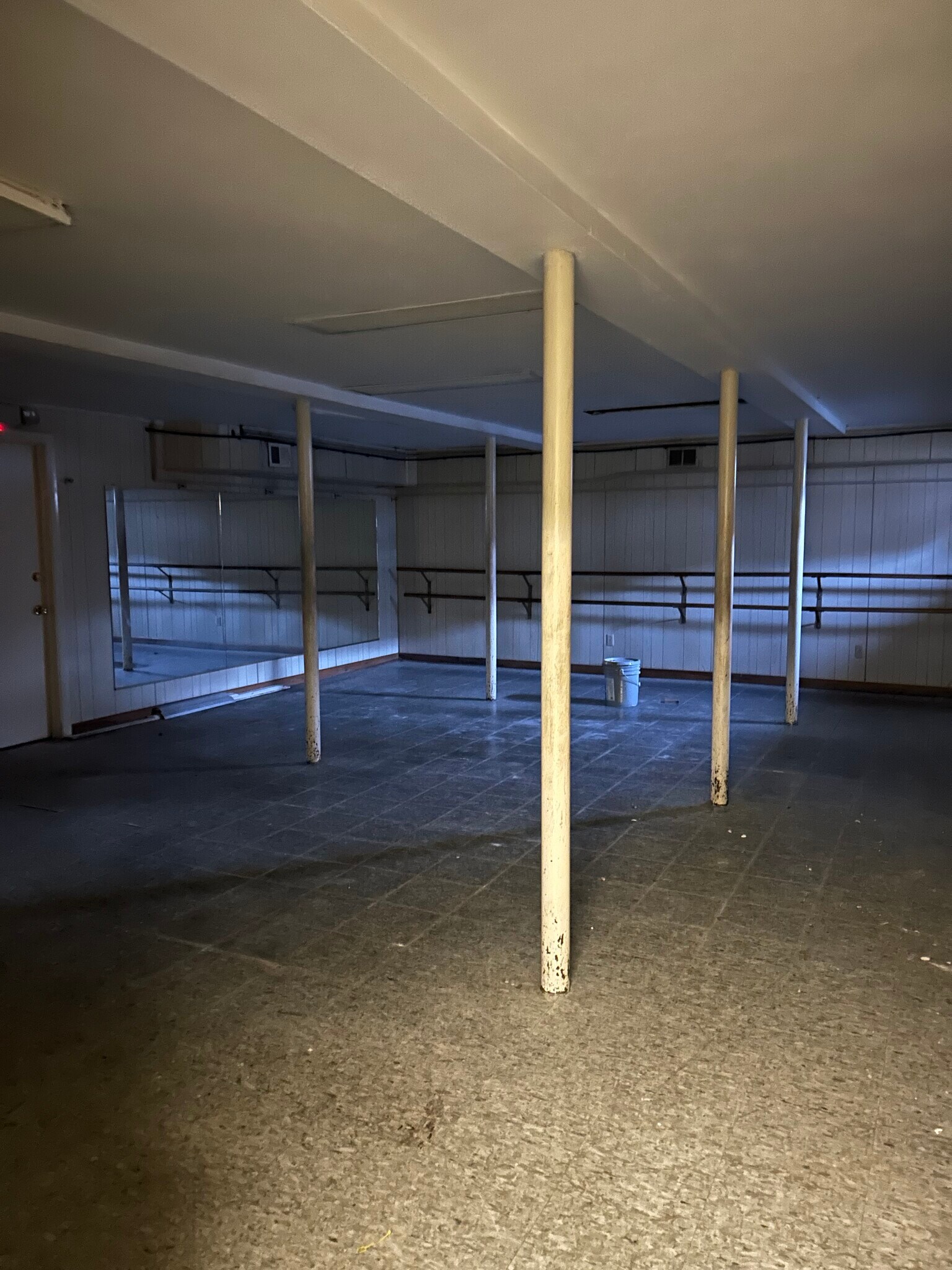 Building Photo - 19 Church Ln