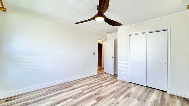 Building Photo - 421C Olomana St