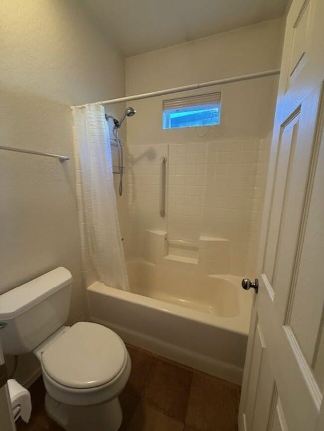 Building Photo - Reduced!!!  Beautiful 2-bedroom 2 Bath with Den in Mountain Gate Contact Property Pros