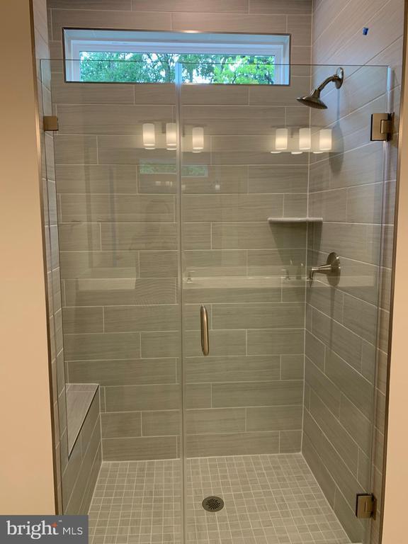 Building Photo - 150 Boxelder Dr