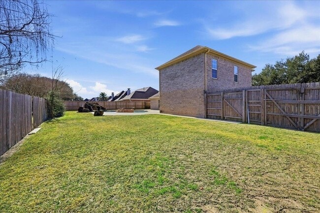 Building Photo - 2490 Amberwood Dr