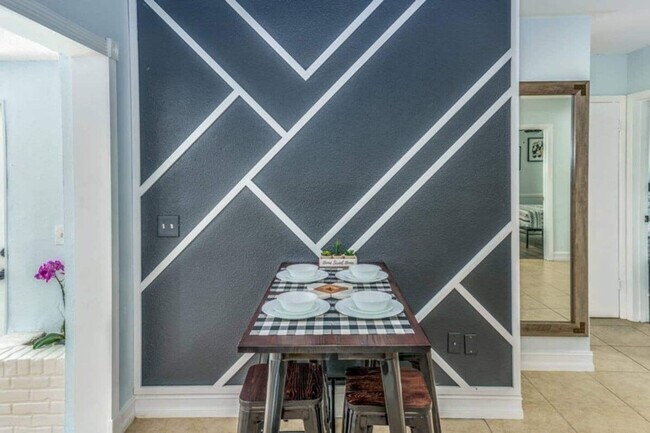 Building Photo - 2908 Stetson St