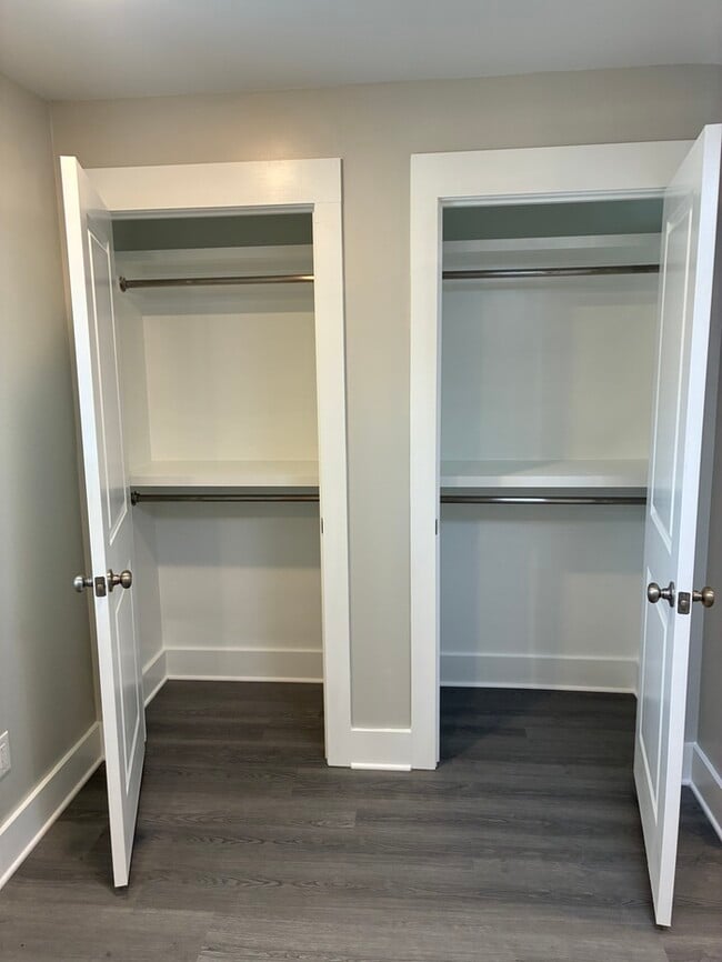 Building Photo - Beautiful 2/1.5 townhouse