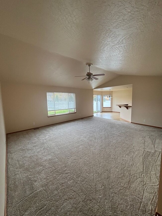 Building Photo - BEAUTIFUL HOME IN THE LANDINGS (APP#59)