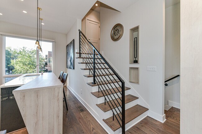 Building Photo - 1072 Kenilworth Ave