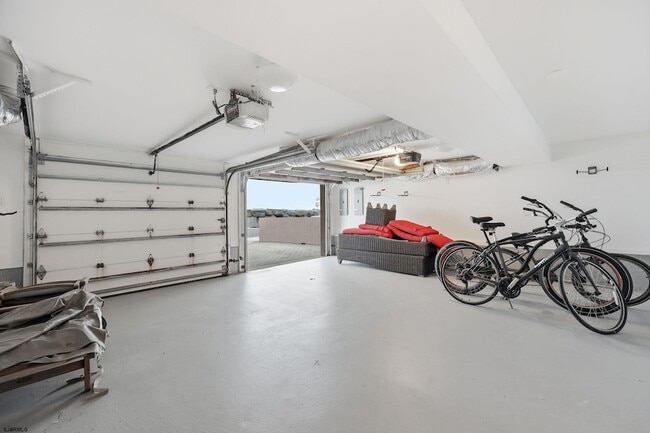 Building Photo - 119 S 11th Ave