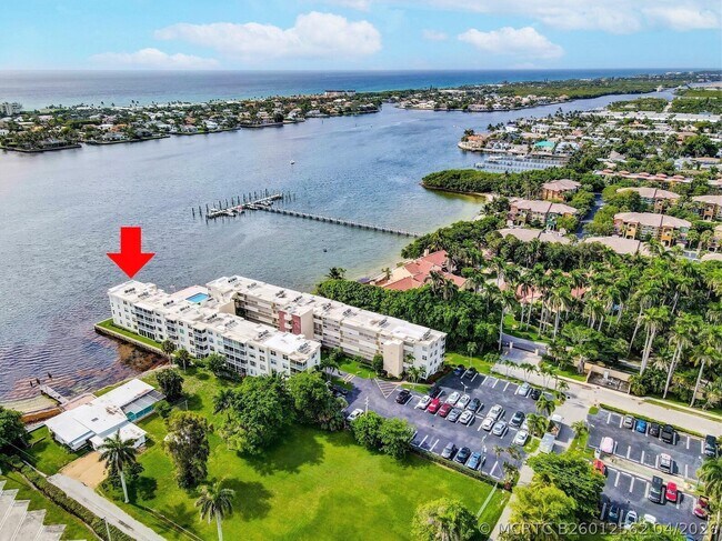 Building Photo - 1820 New Palm Way