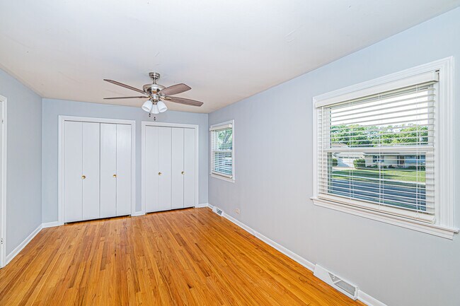 Building Photo - 1767 E Cree Ln