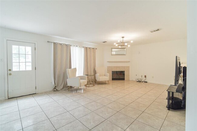 Building Photo - 22623 Holly Lake Dr