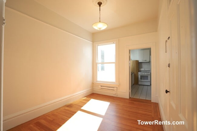 Building Photo - 38A Sharon St