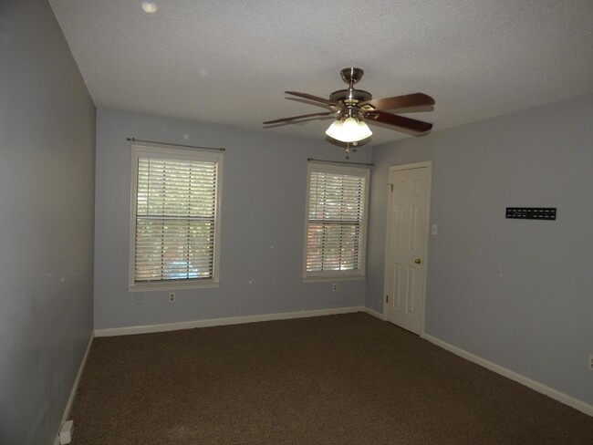 Building Photo - 1695 Belvedere Ct