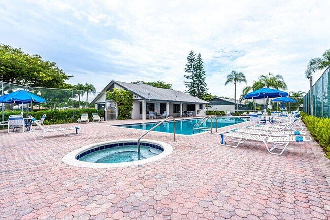 Building Photo - 1165 Summit Trail Cir