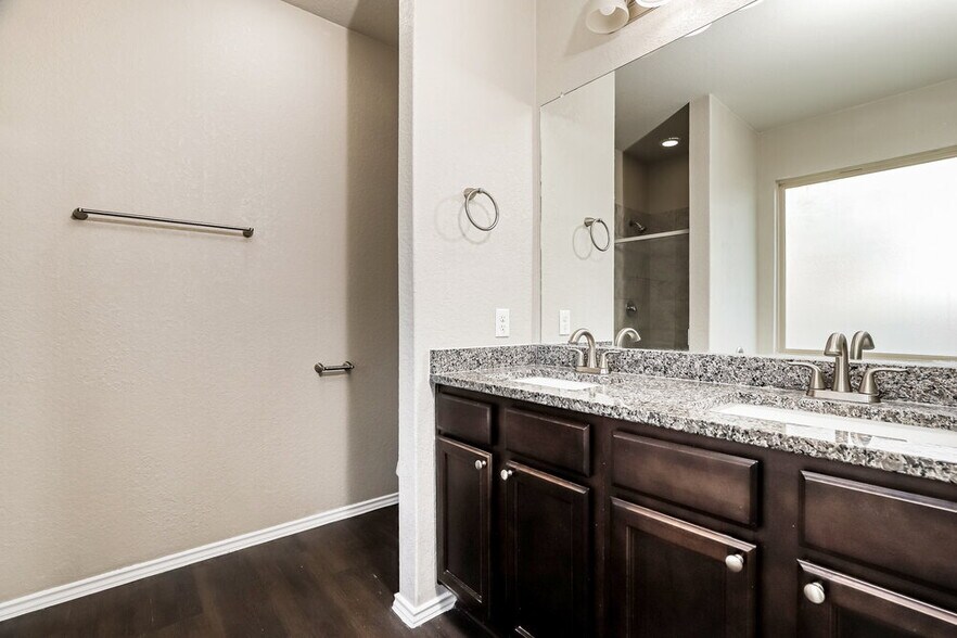 Building Photo - 5934 Ivans Farm