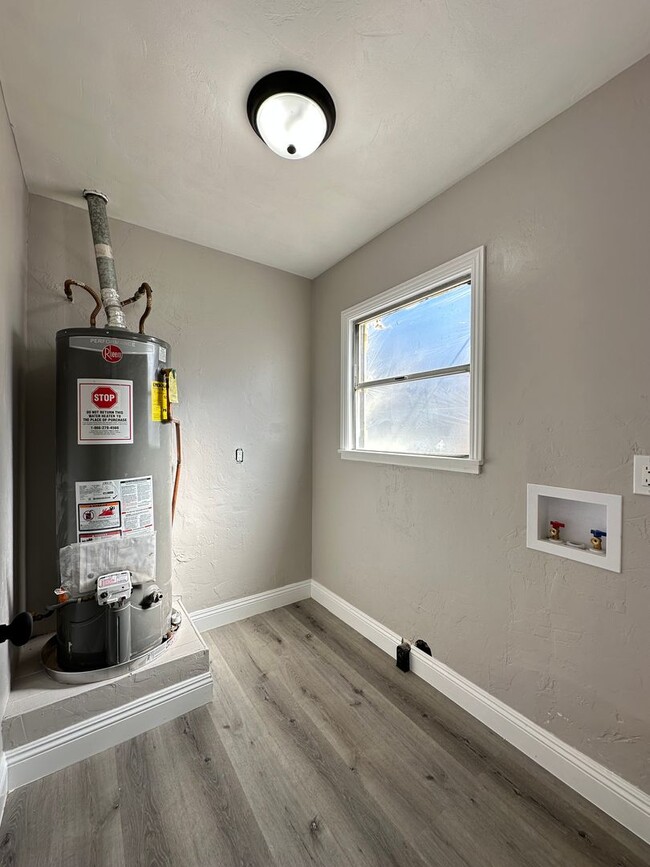 Building Photo - Remodeled Gem in Desirable Neighborhood