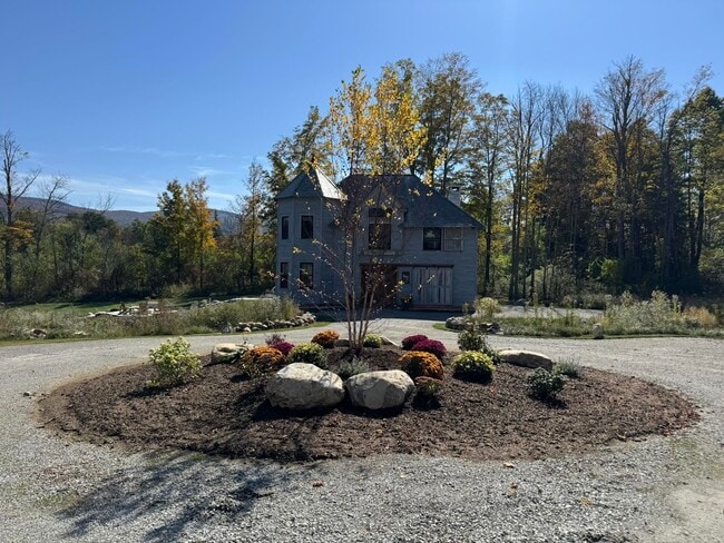 Building Photo - 57 Taconic Rd