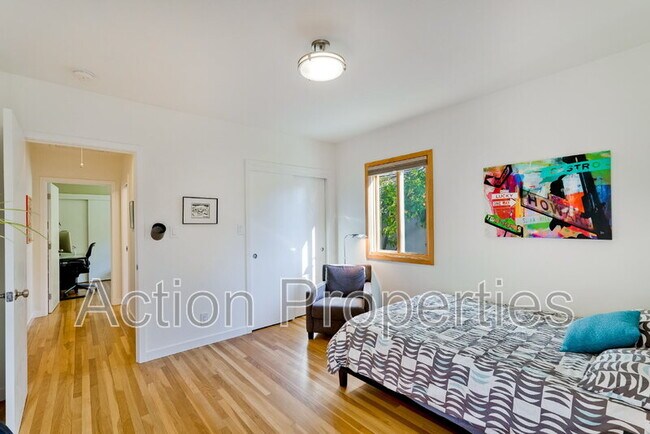 Building Photo - 360 Velarde St