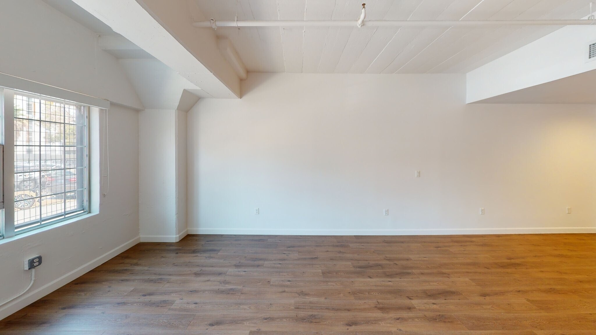 Building Photo - 3550 W 6th St
