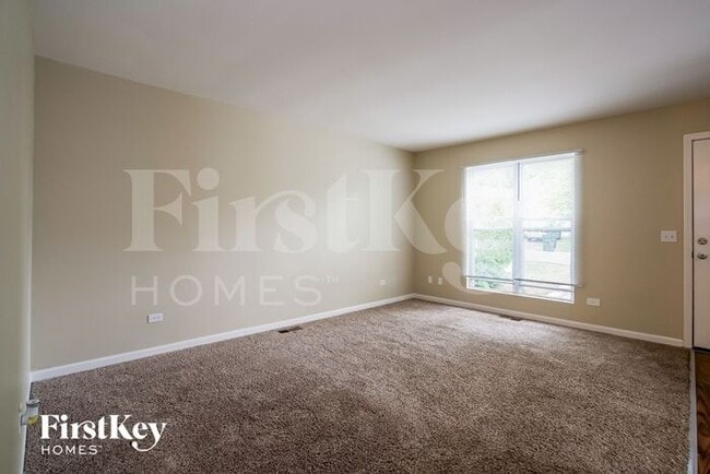Building Photo - 319 Fairlawn Dr