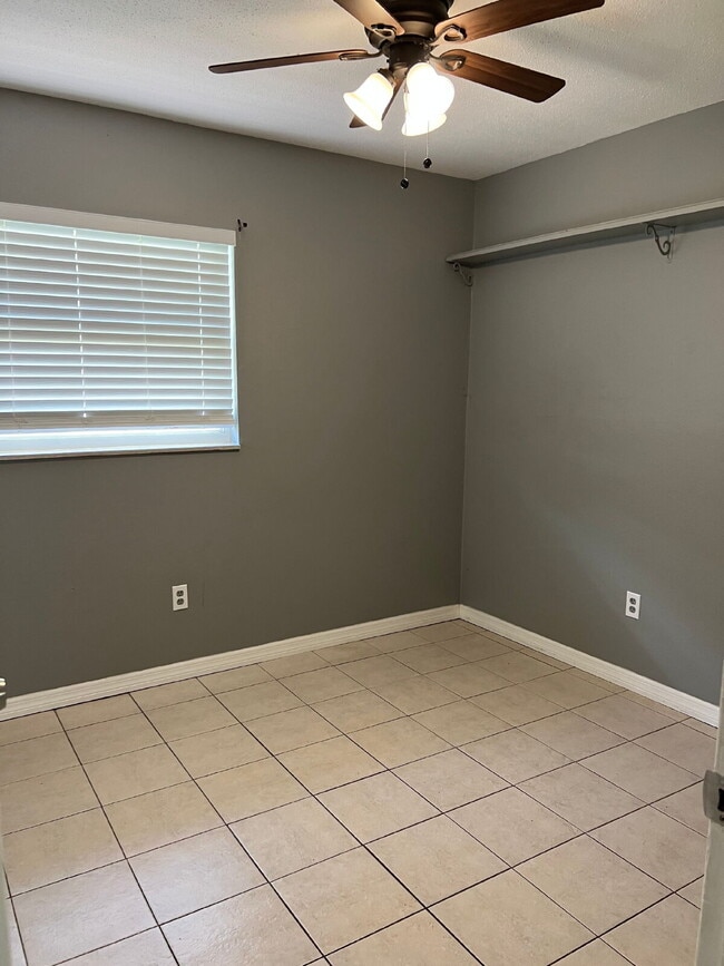 Building Photo - Adorable 3 bedroom 2 bath rental with fully fenced yard