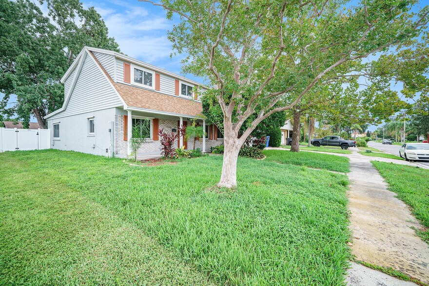 Building Photo - 4711 Travertine Dr