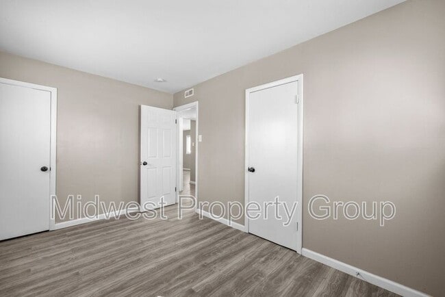 Building Photo - 1421 Vero Dr