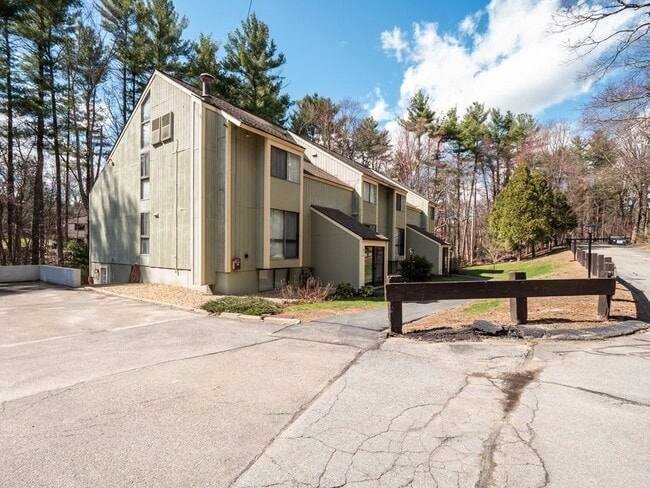 Building Photo - 374 Great Rd