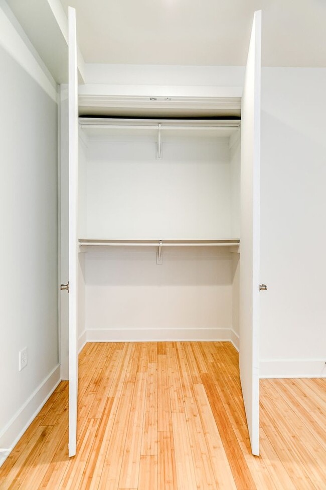 Building Photo - Northern Liberties Townhome with Parking!