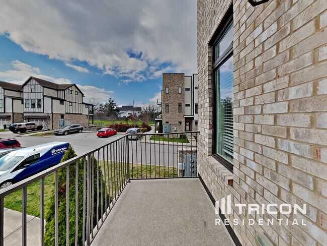 Building Photo - 1200 Hillwood Private Cove
