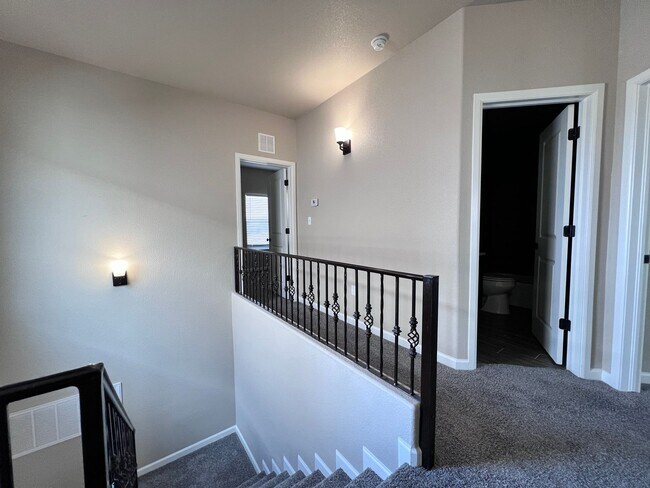 Building Photo - Upper Valley 3 Bedroom 2.5 Bath Townhome
