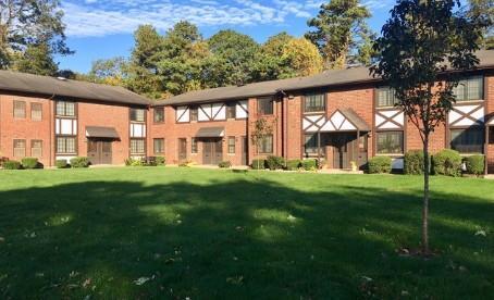 Primary Photo - 47 Pinebrook Pl
