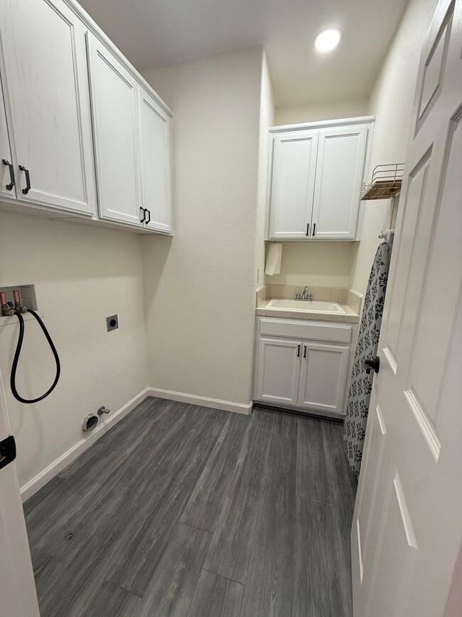 Building Photo - 3 Bedroom, 3.