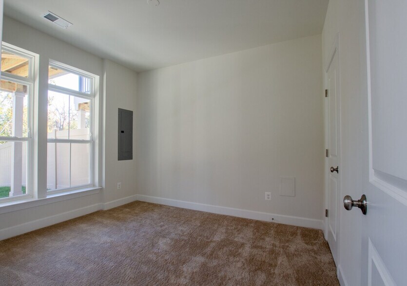 Building Photo - 5205 Ridgeview Retreat Dr
