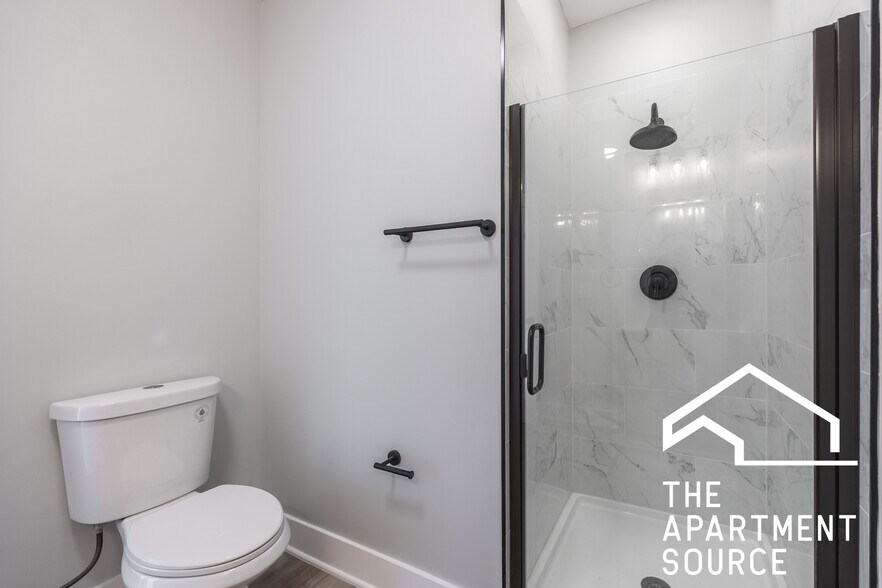 Building Photo - 6148 N Francisco Ave