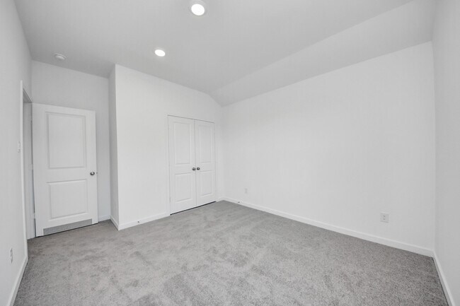 Building Photo - 27111 Blue Pool Dr