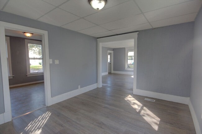 Building Photo - 2 Bed Home