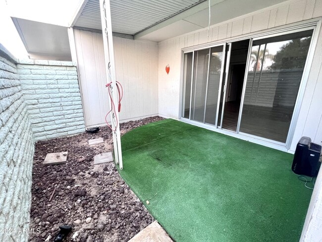 Building Photo - 9815 W Lancaster Dr