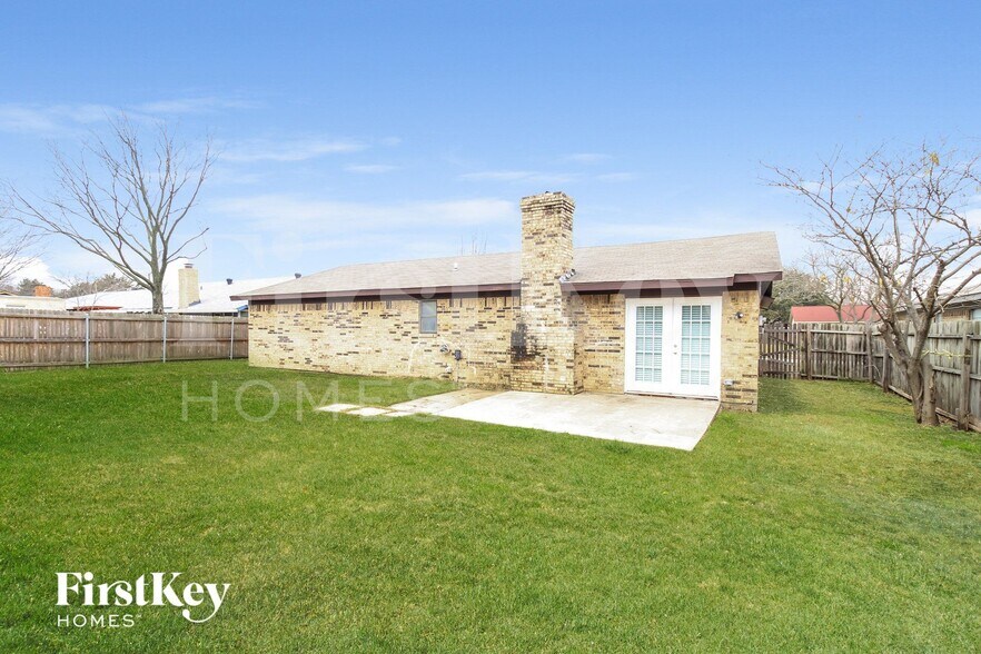 Building Photo - 2509 E Williamsburg Manor