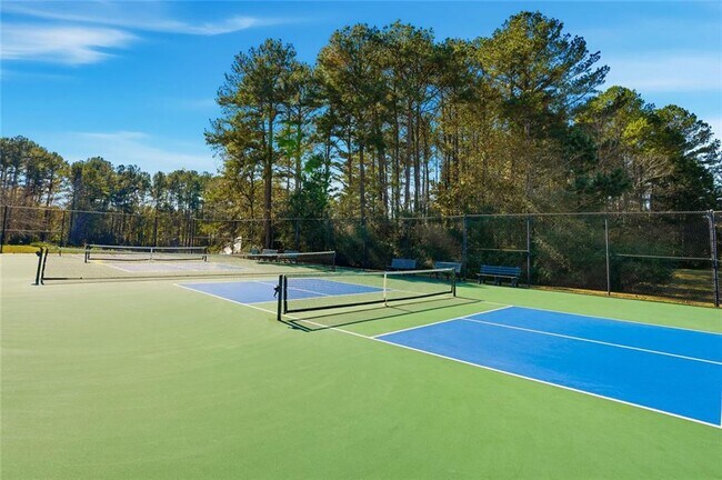 Building Photo - 405 Chadwick Cmns