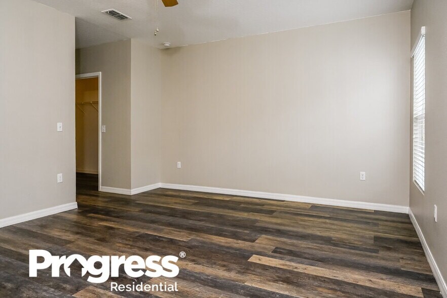 Building Photo - 6881 Glenbrook Dr