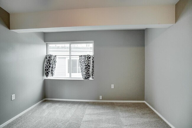 Building Photo - 3048 Anderberg Dr