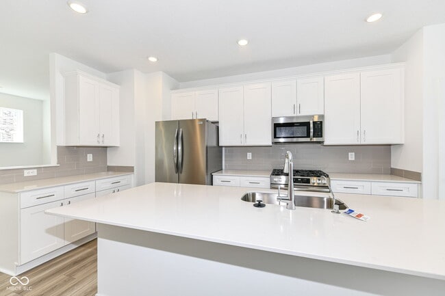 Building Photo - 9325 Somerford Dr