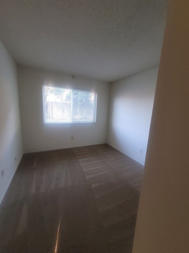 Building Photo - Rosemont area home/great access to Hwy 50