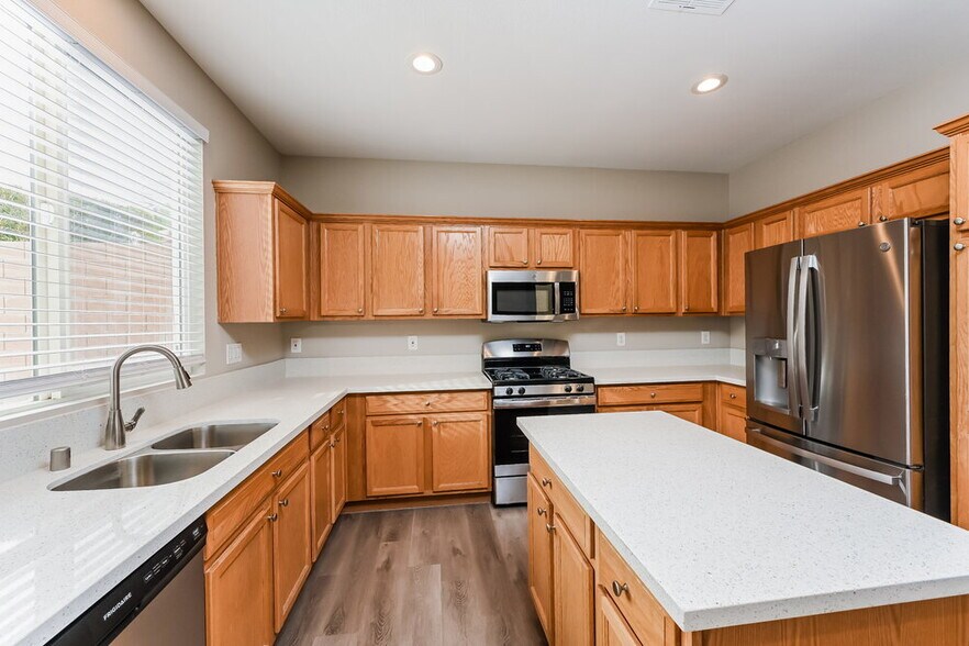 Building Photo - 9327 Wishing Creek Ave