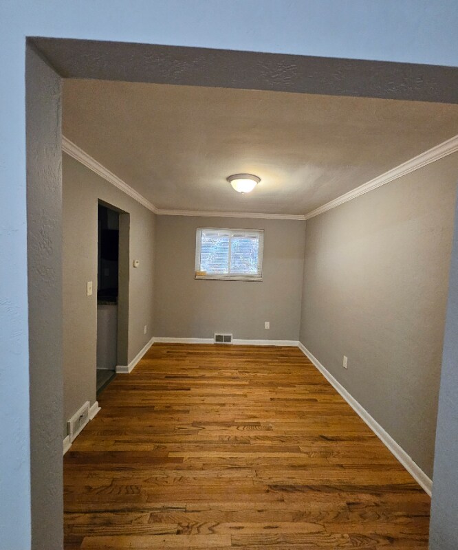 Building Photo - 2273 Pauline Ave